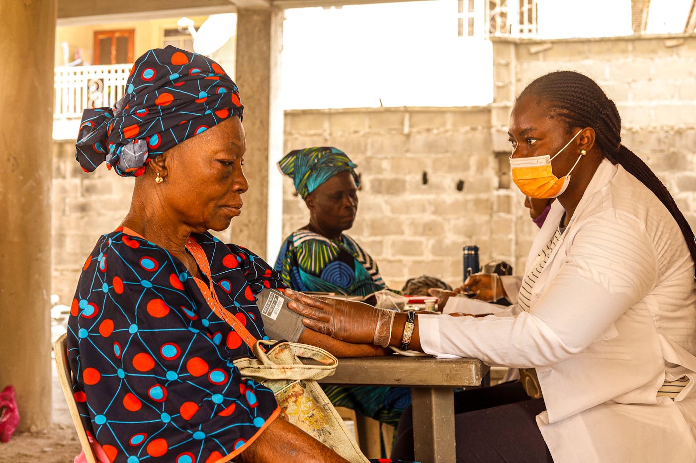 Consultation de santé communautaire en Afrique